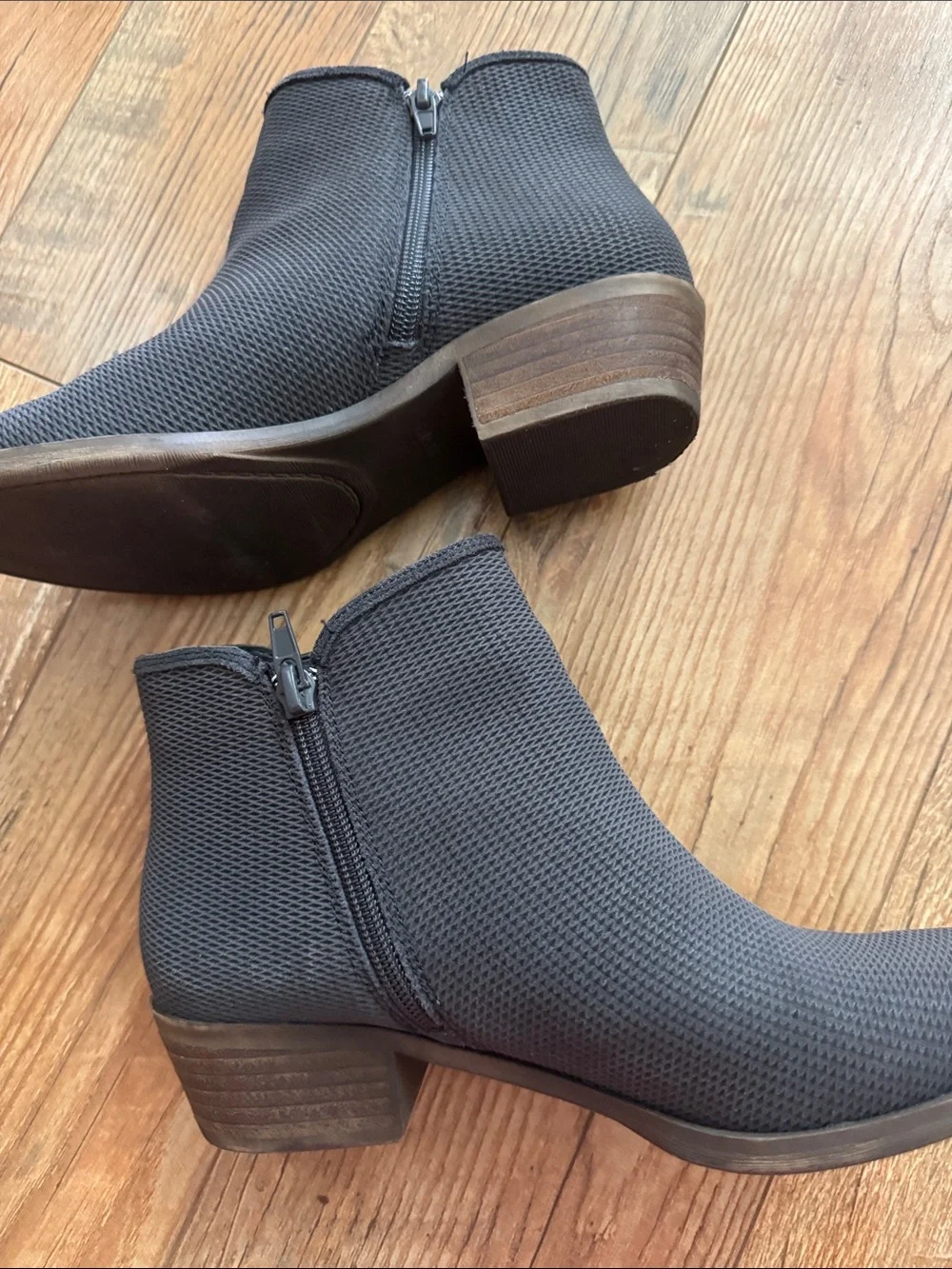 Kensie Gerona textile/leather Women's Ankle Boots-Sleek Textured Design size 7